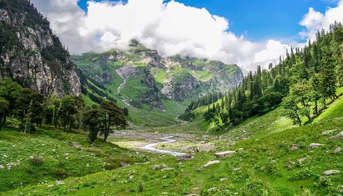 Trekking across the natural beauties of Sar Pass